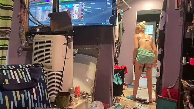 watermellonpussy's Webcam Show