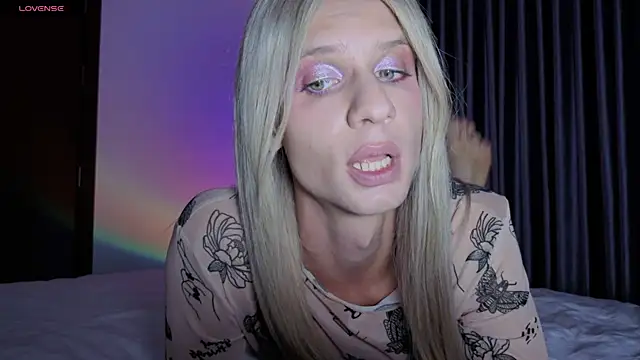 huge_vee Show in webcam