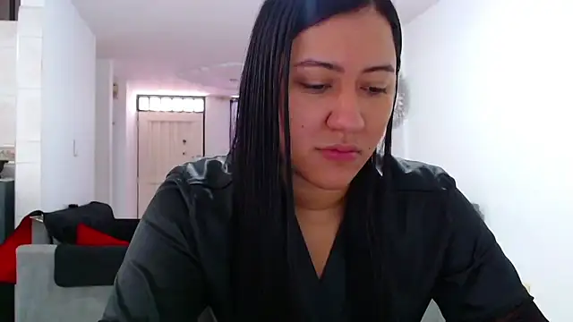دردشة LuciaTomson الجنسية المباشرة