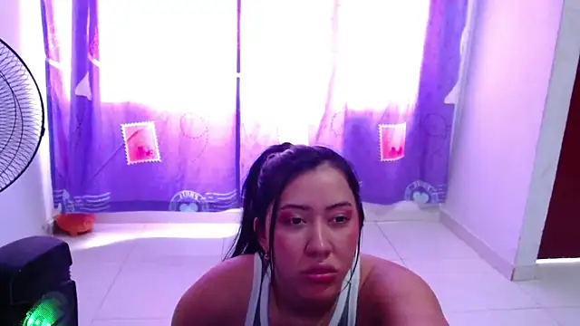 Chatroom XXX en direct de LuciaTomson