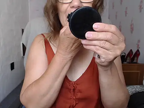KittyyLaBeauty élő XXX-chatje