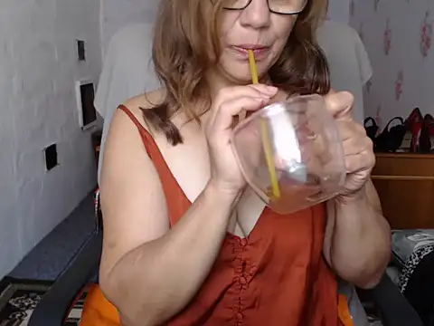 Chat XXX en directo de KittyyLaBeauty