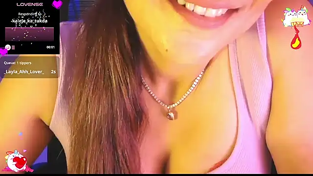 Chat +18 de Layla_Ahh ao vivo