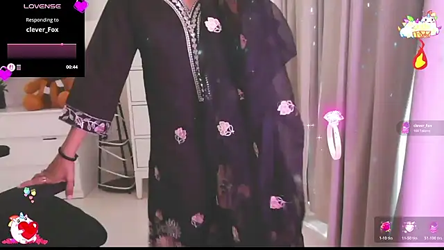 Layla_Ahh Adlı Modelin Canlı XXX Sohbeti