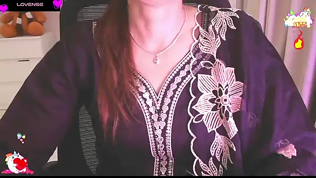 Chat +18 de Layla_Ahh ao vivo