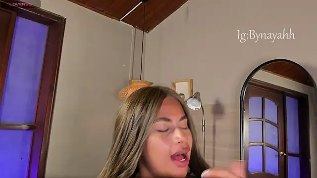 Živá chatovací místnost nayah__