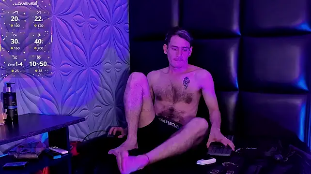 MikeSlav3 Show in webcam