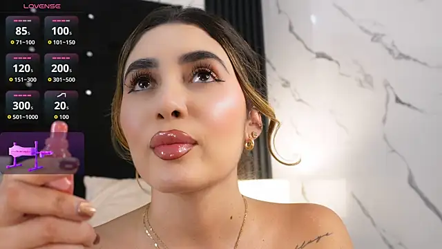 Annyy_Rosse Show in webcam