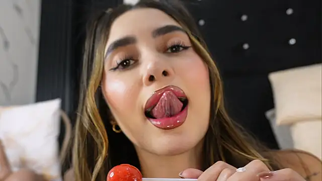 Annyy_Rosse Adlı Modelin Web Kamerası Şovu