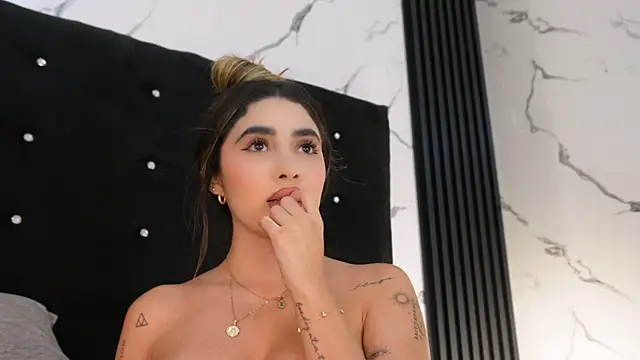Annyy_Rosse Adlı Modelin Web Kamerası Şovu