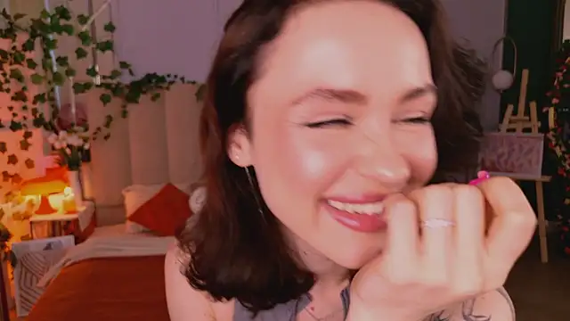 Meow_Nancy Adlı Modelin Canlı XXX Sohbeti