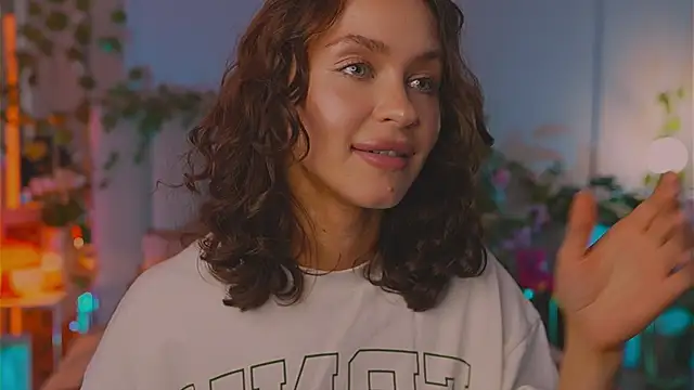 Meow_Nancy Adlı Modelin Canlı XXX Sohbeti