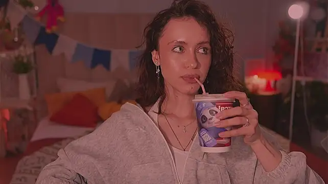 Meow_Nancy Adlı Modelin Canlı XXX Sohbeti