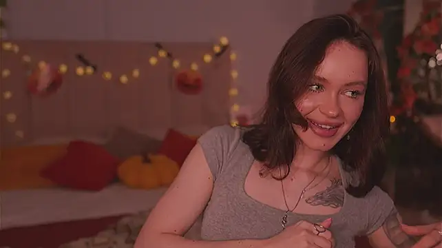 Meow_Nancy Adlı Modelin Canlı XXX Sohbeti