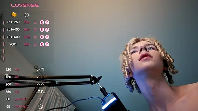 Show modela Kudi_Minnt na web-kameri