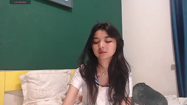 Shy_Kira Live XXX Chat
