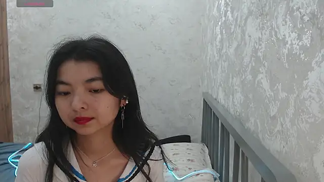 XXX chat uživo modela Shy_Kira