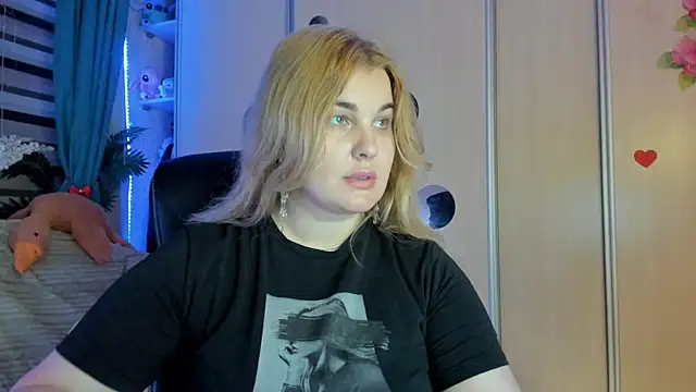 CoraSwon élő chatszobája