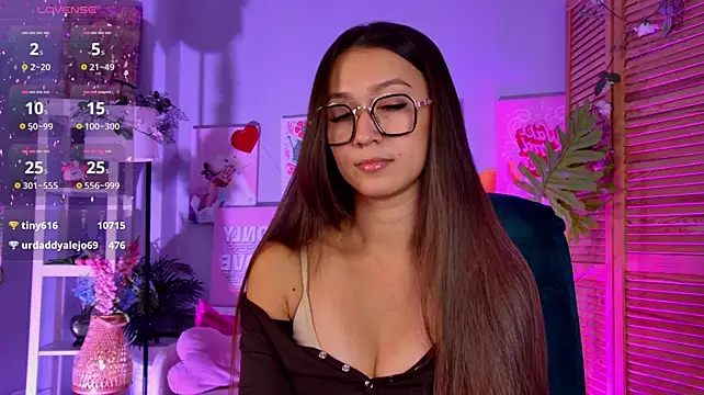 LanaBaker Adlı Modelin Canlı XXX Sohbeti