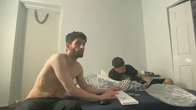pantslesstraveler_plt Webcamshow