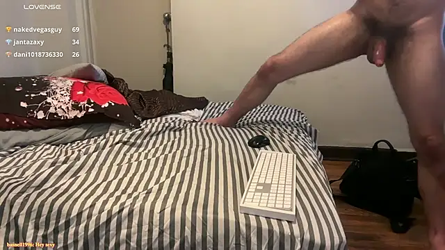 pantslesstraveler_plt Webcam-Show