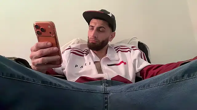 הופעת וובקאם של pantslesstraveler_plt