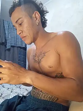 Show modela dualzinhoo na web-kameri