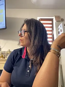NadiraNoor Chat XXX in diretta