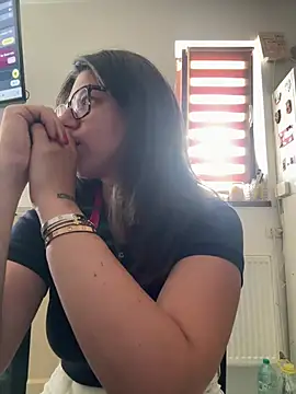 NadiraNoor 网络视讯表演