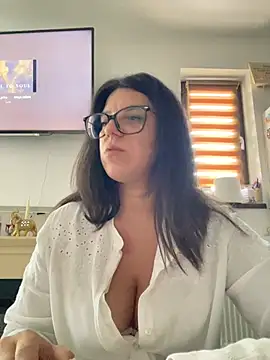 Chat +18 de NadiraNoor ao vivo