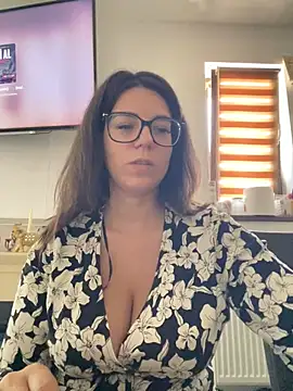 NadiraNoor webcam show