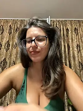 צ'אט XXX בשידור חי של NadiraNoor