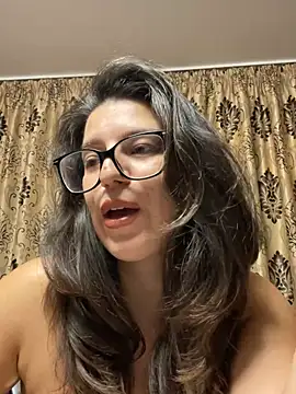 دردشة NadiraNoor الجنسية المباشرة
