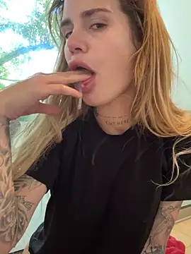 EmiliaCatalina Webcam show