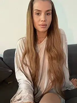 EmiliaCatalina Pertunjukan Webcam