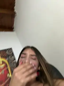 NICOLSKINNY1: διαδικτυακό σόου στην κάμερα