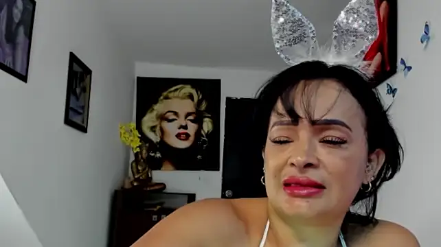 seleneh Show in webcam