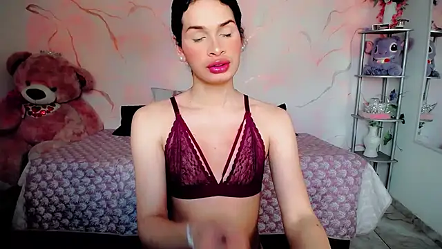 maria_camilacms Show in webcam