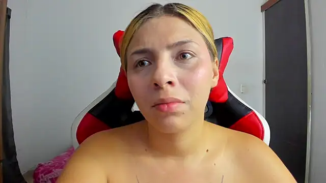 lana-rosse Adlı Modelin Canlı XXX Sohbeti