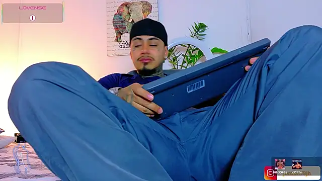JordanSmiith_ Шоу с уебкамера