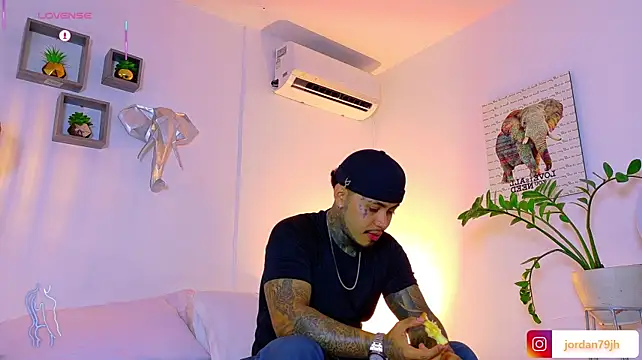 Show modela JordanSmiith_ na web-kameri