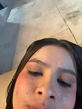 AnneDixie Adlı Modelin Canlı XXX Sohbeti