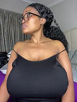 Bustygoddess32 Show in webcam