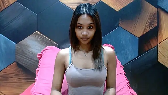 IndianAurora26 Adlı Modelin Canlı XXX Sohbeti