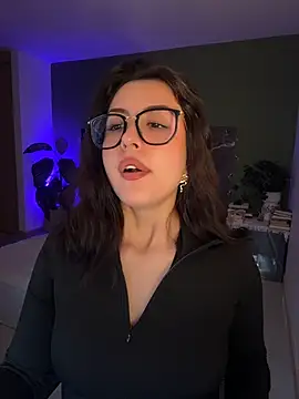 EmaSaenz's Live XXX Chat