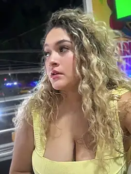 Sara_smiiith211 Adlı Modelin Canlı XXX Sohbeti