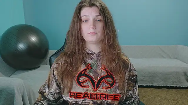 TreeJeanne élő XXX-chatje