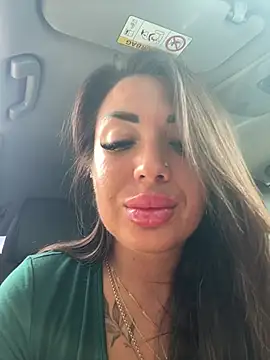 RuslanaXX Show in webcam