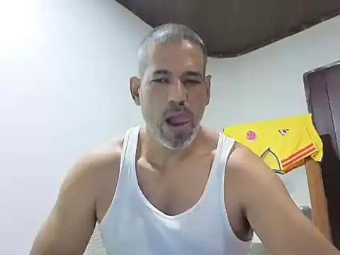 jackbigcock11 webcam show