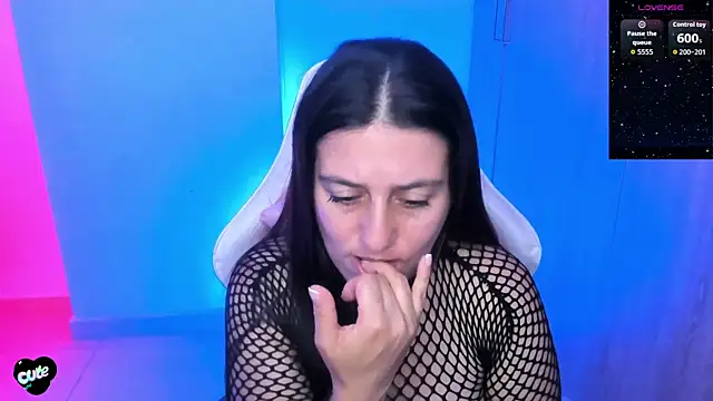 Saskyaa's Live XXX Chat